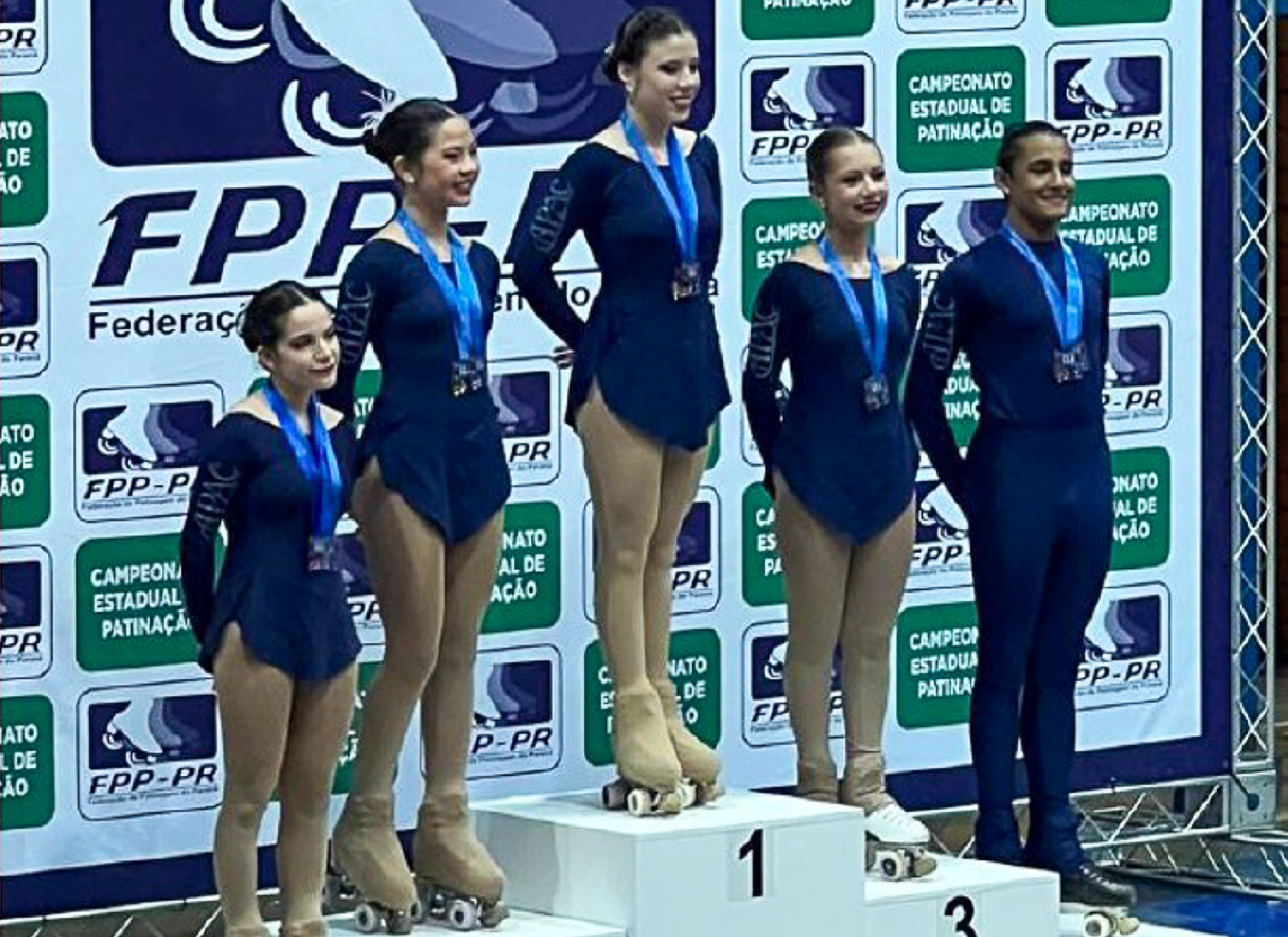 Medalhista da patinao artstica! Nossa Senhora Menina