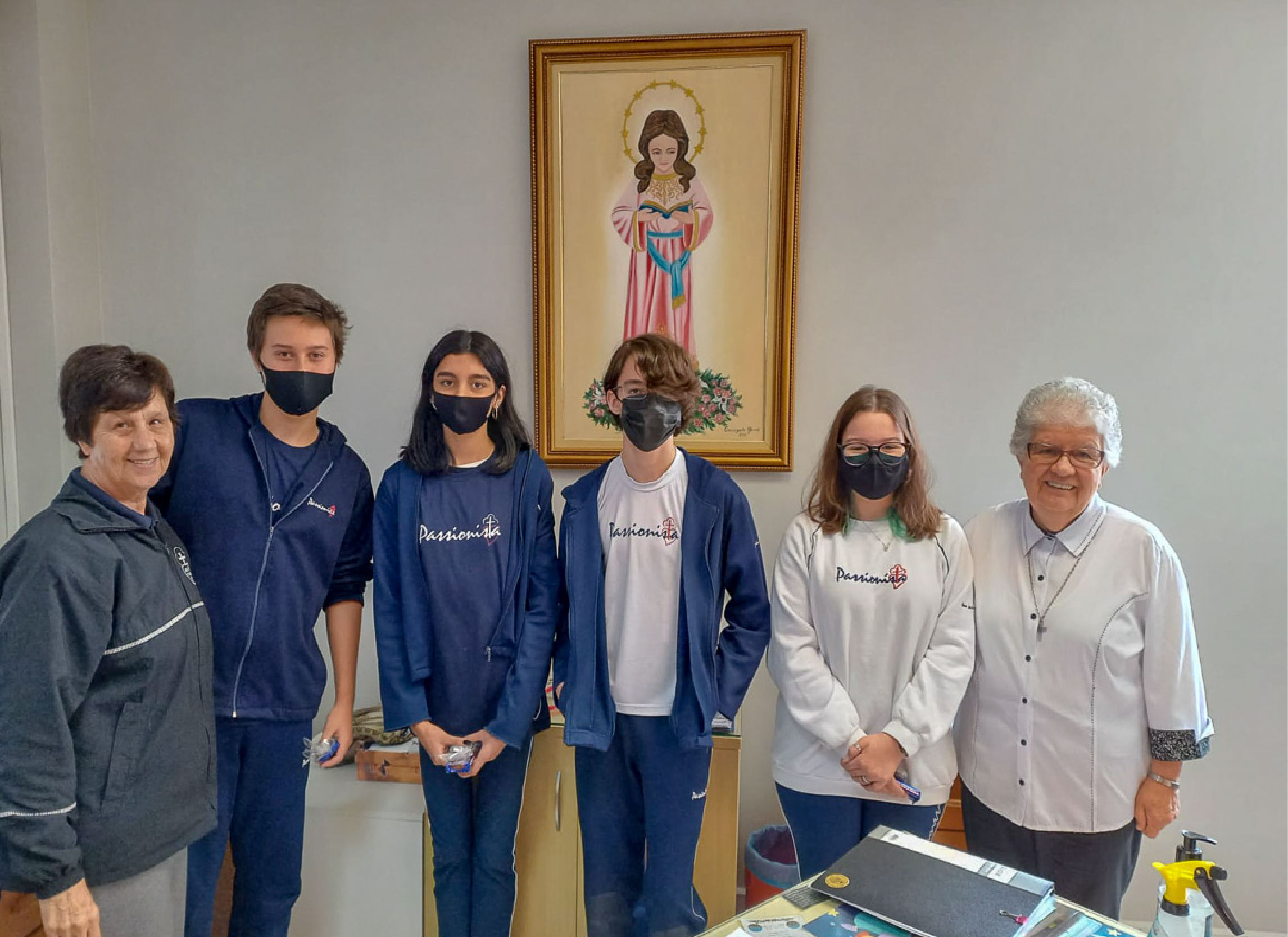 Nos sacramentos est o abrao de Deus Nossa Senhora Menina