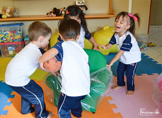 Brinquedoteca com poltroninhas novas! Nossa Senhora Menina
