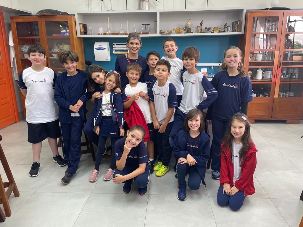 4 e 5 ano no laboratrio Nossa Senhora Menina
